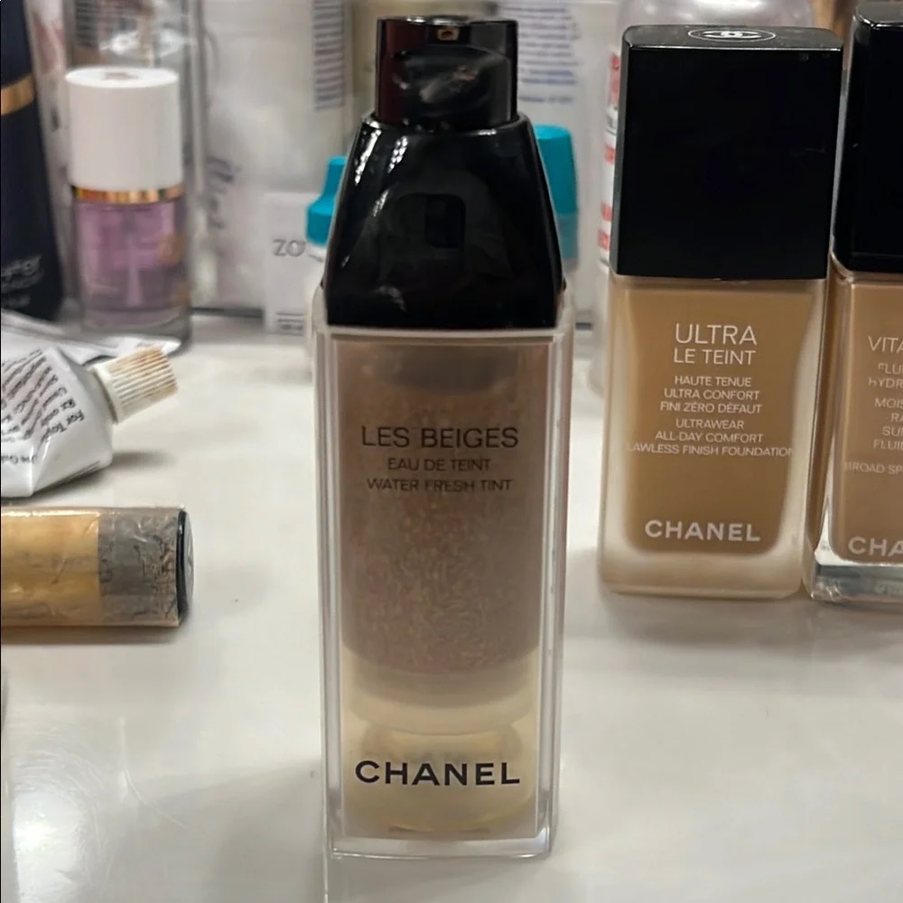 Chanel Foundation Set - Beige and Tan Shades - Picture 4 of 9